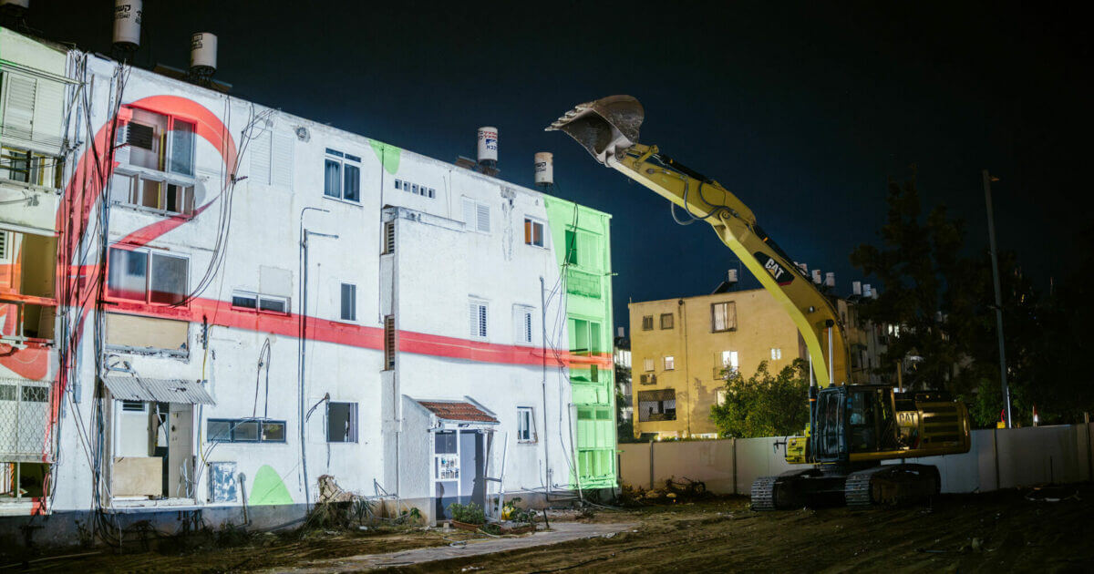 הריסת הבניין בויצמן חולון צילום נאו מדיה