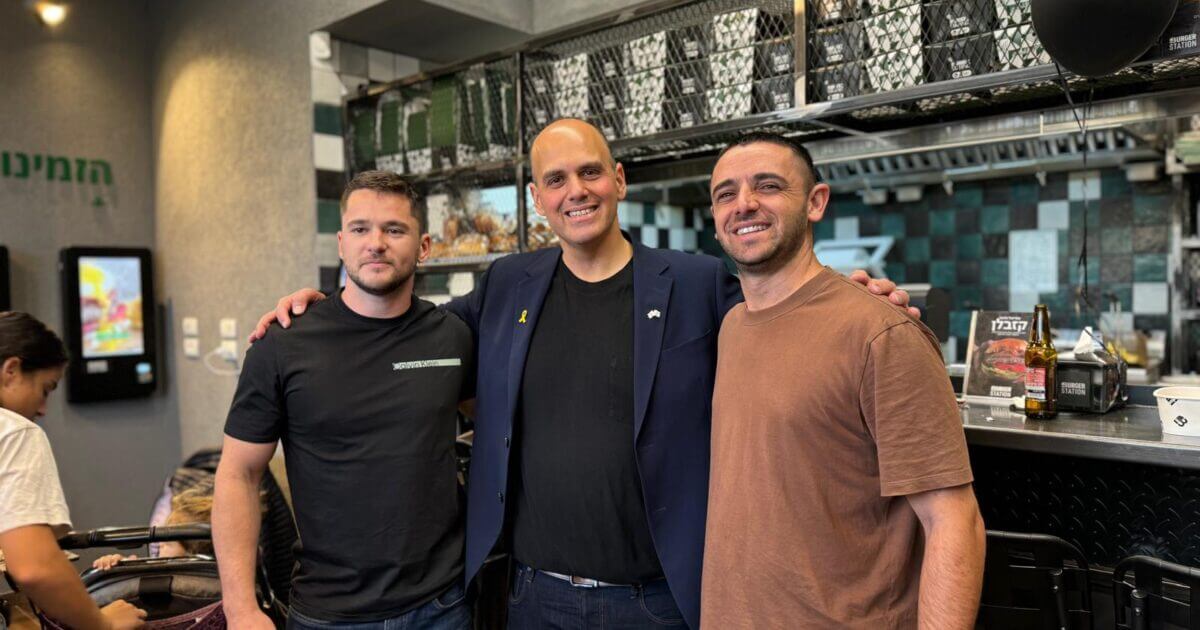 השקת סניף בורגר סטיישן בבת ים עם עיצוב תעשייתי ייחודי