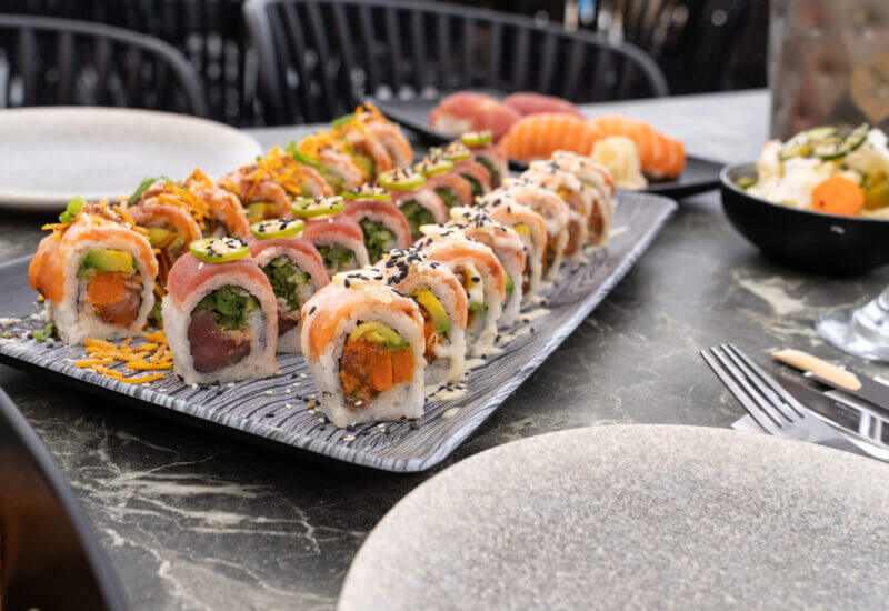 מנת דג עם סלטי הבית